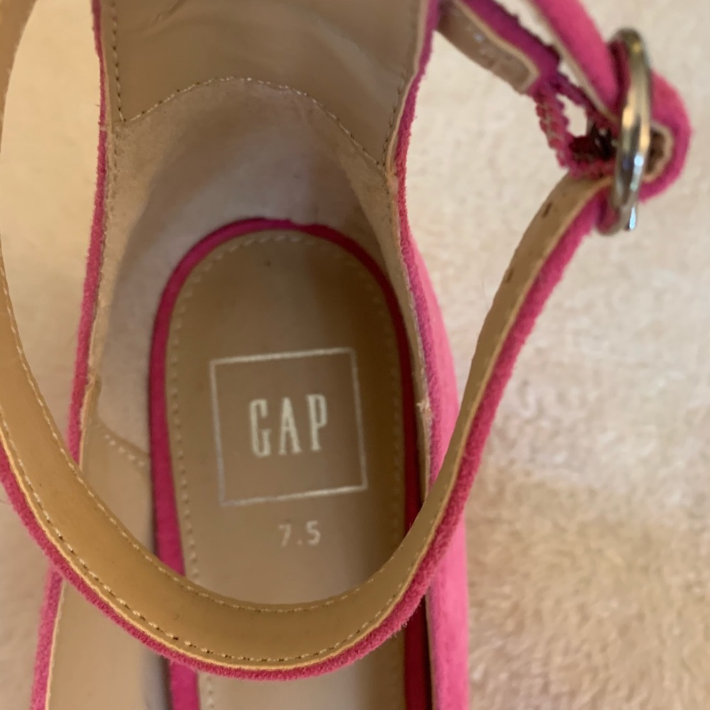 Your next fav shoe! With the new trend flares! - Picture 3 of 5